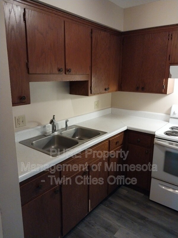 Building Photo - 144 13th Ave S