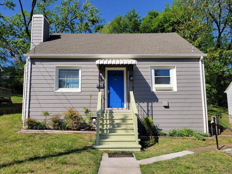 Building Photo - 1325 Willow Dr