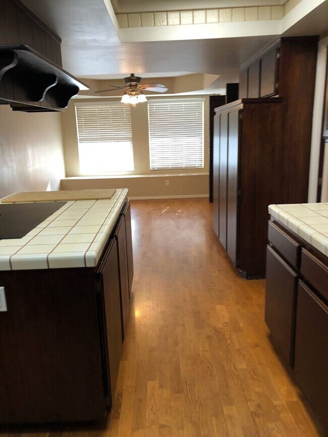 Building Photo - 9313 Laurel Oak Way