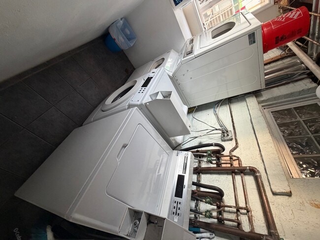 Building Photo - 225 N Broadway