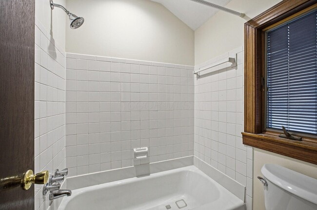 Building Photo - 4554 Sandringham Dr