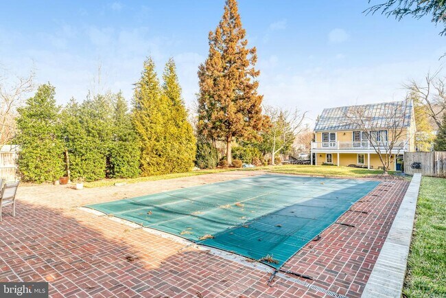 Building Photo - 7153 Main St