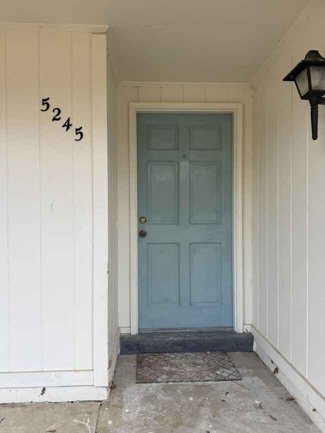 Building Photo - House for Rent in quite Neighborhood