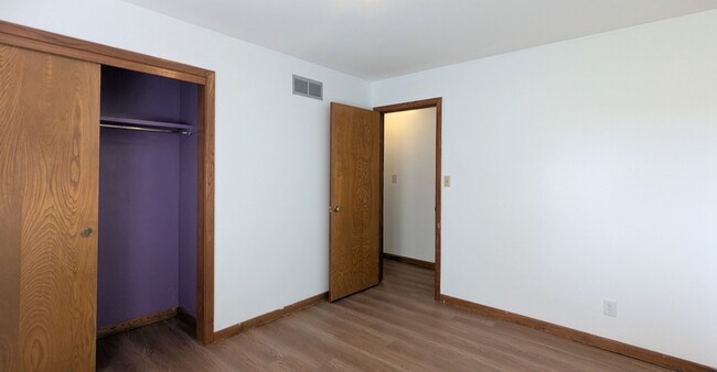 Building Photo - Spacious 3-Bedroom, 2-Bathroom Home