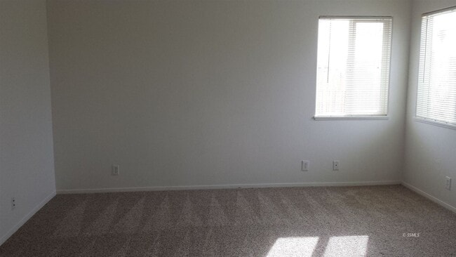 Building Photo - Beautiful 4 Bedroom Hom