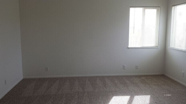 Building Photo - Beautiful 4 Bedroom Home