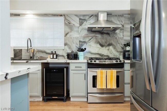 Building Photo - 2205 Santa Paula Dr