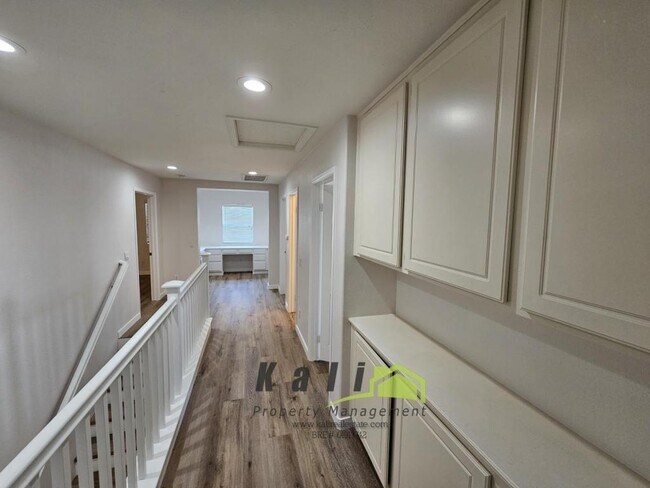 Building Photo - 359 Circulo Coronado