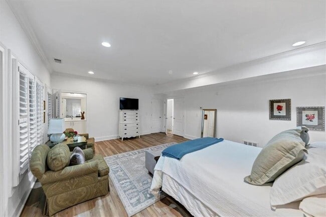 Building Photo - 4222 Rickenbacker Dr NE