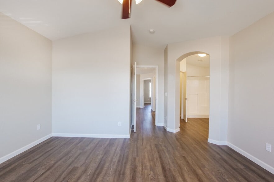 Building Photo - 2221 E Union Hills Dr