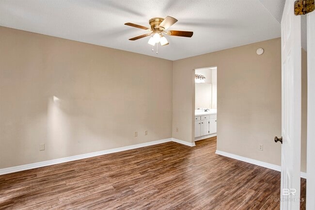 Building Photo - 200 Parma Dr