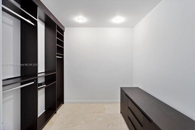 Building Photo - 1100 Biscayne Blvd