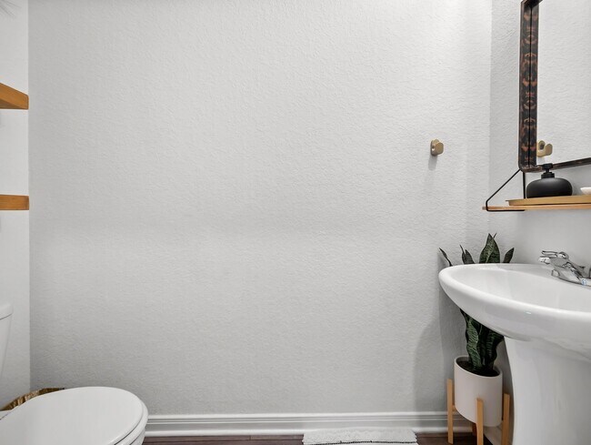 Building Photo - 5484 Rue Girard