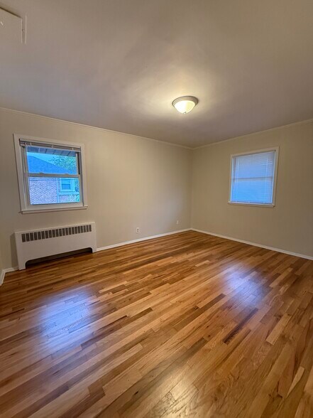 Building Photo - 1 Rosewood Dr