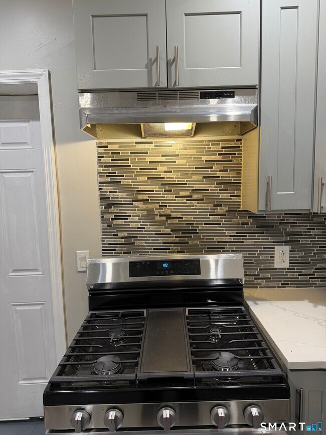 Building Photo - 336 Bond St