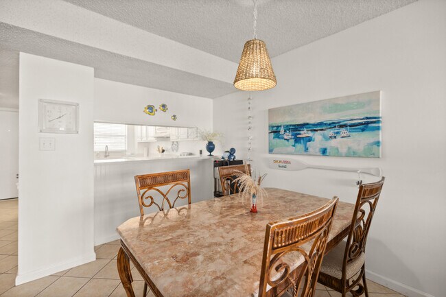 Building Photo - 909 Santa Rosa Blvd