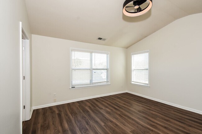 Building Photo - Beautifully Updated 3 Bedroom Home with Modern Upgrades in Marietta