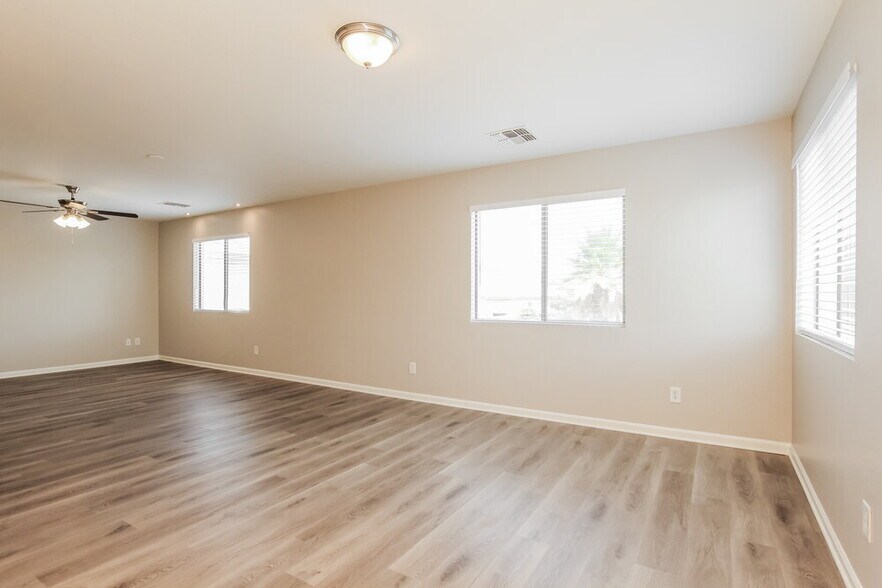 Building Photo - 21874 W Sonora St