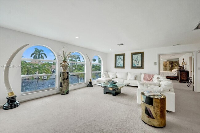 Building Photo - 2889 NE 35th St