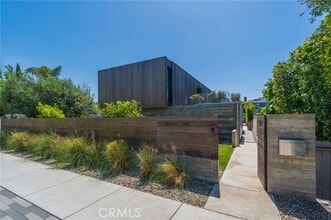 Building Photo - 762 Rosecrans Ave