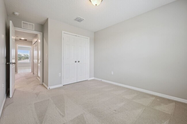 Building Photo - 3/2.5/2 Townhome in SummerLake