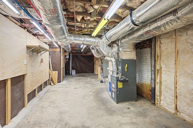 Building Photo - Beautiful 4BD/3.5BA home in the heart of Green Hills.