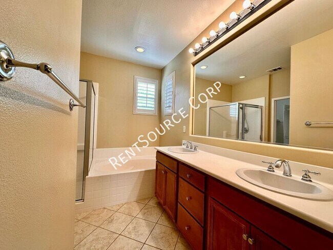 Building Photo - 24162 Willowbrooke Ct