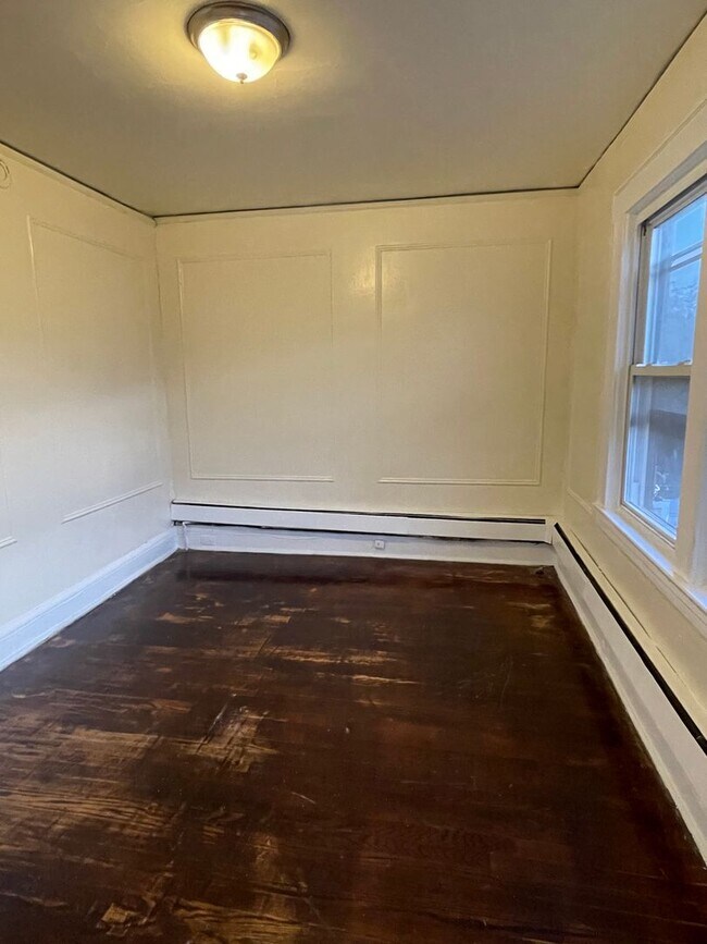 Building Photo - 19-21 Poe Avenue