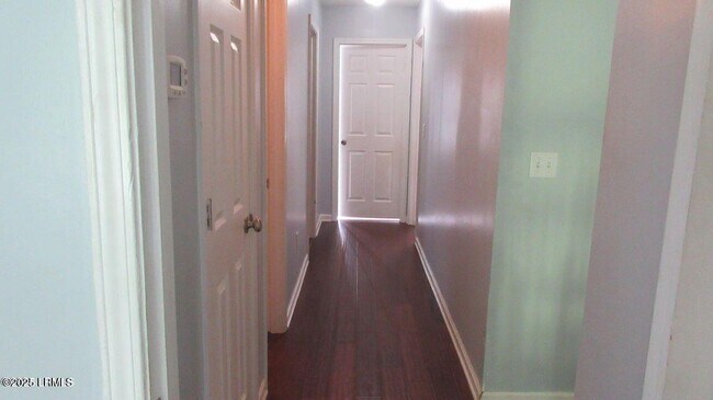 Building Photo - 409 Dante Cir