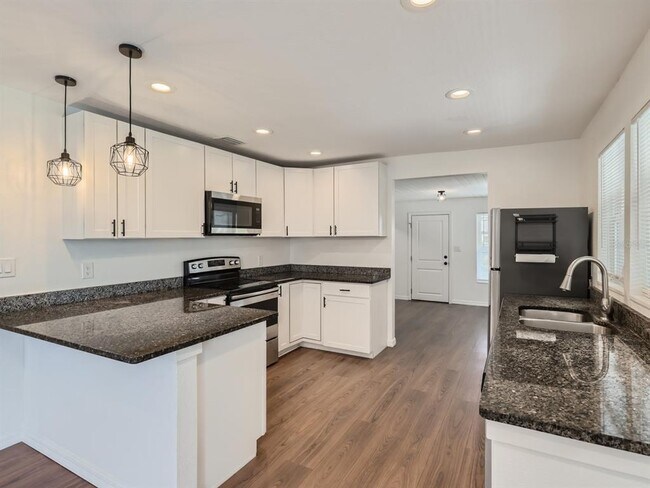 Building Photo - 808 Orchid Ave