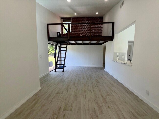 Building Photo - 1089 NW 13th St