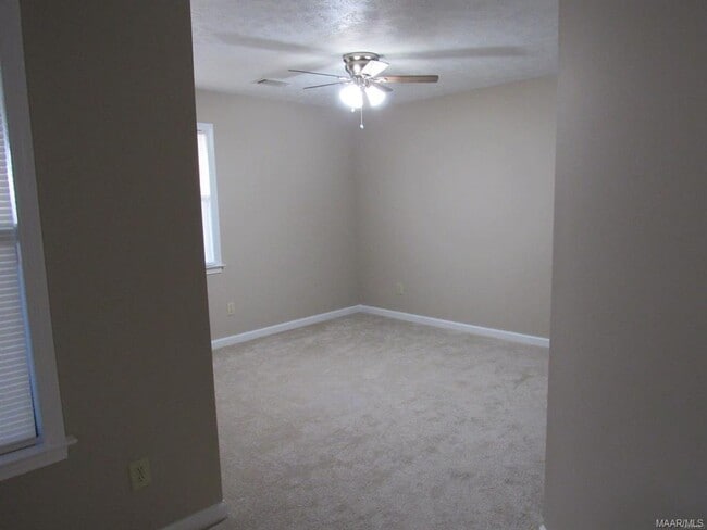 Building Photo - 6269 Bell Gables