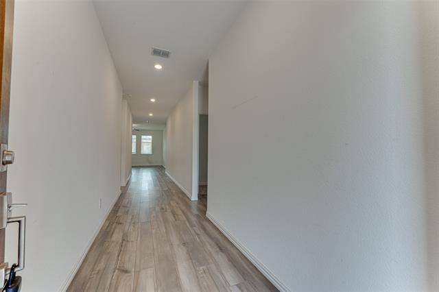 Building Photo - 832 Tulip Ct