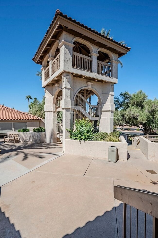 Building Photo - 9708 E Vía Linda