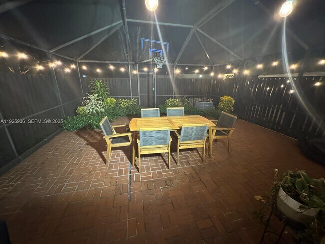 Building Photo - 10161 SW 137th Ct