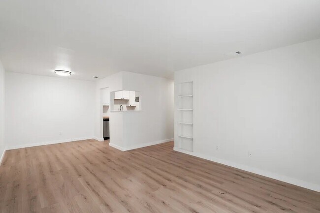 Building Photo - 230 N Crow Rd