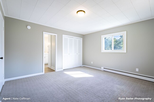 Building Photo - Downtown Rockford Single Family Home on White Pine Trail