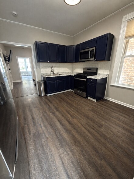 Kitchen - 308 7th Ave W