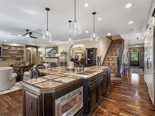 Building Photo - 3807 Harding Pl