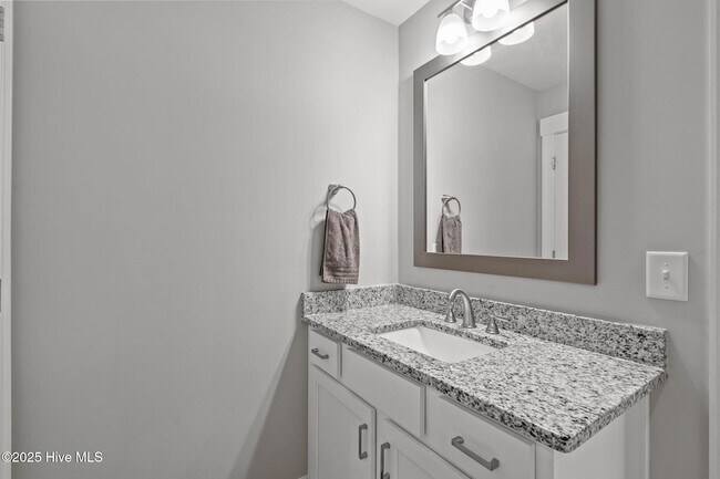 Building Photo - 594 E L Ives Dr