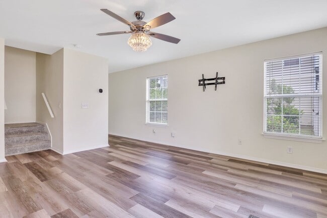 Building Photo - End Unit Townhome For Lease in Godley Park