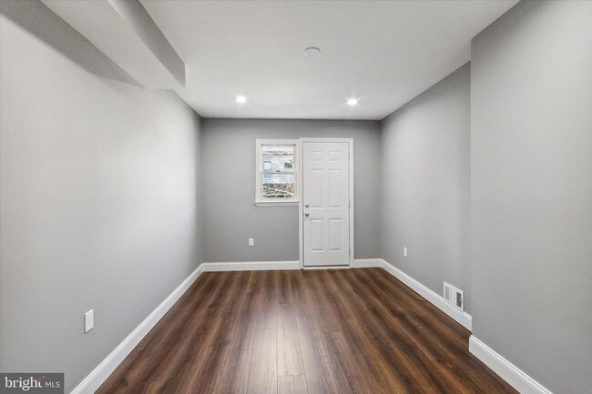 Building Photo - 296 Greenough St