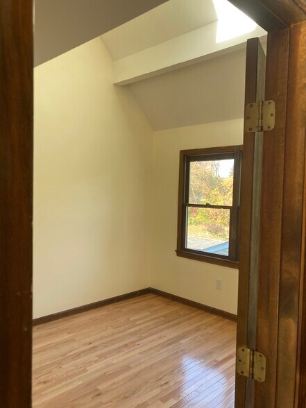 Building Photo - 10 De Marchis Dr