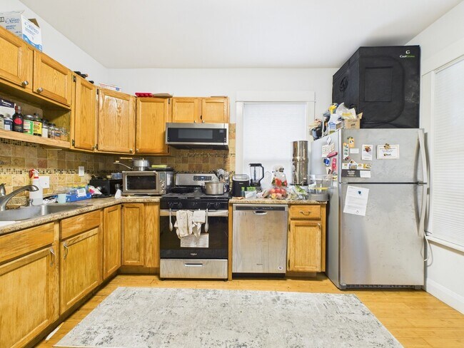 Building Photo - 4318 N Albany Ave