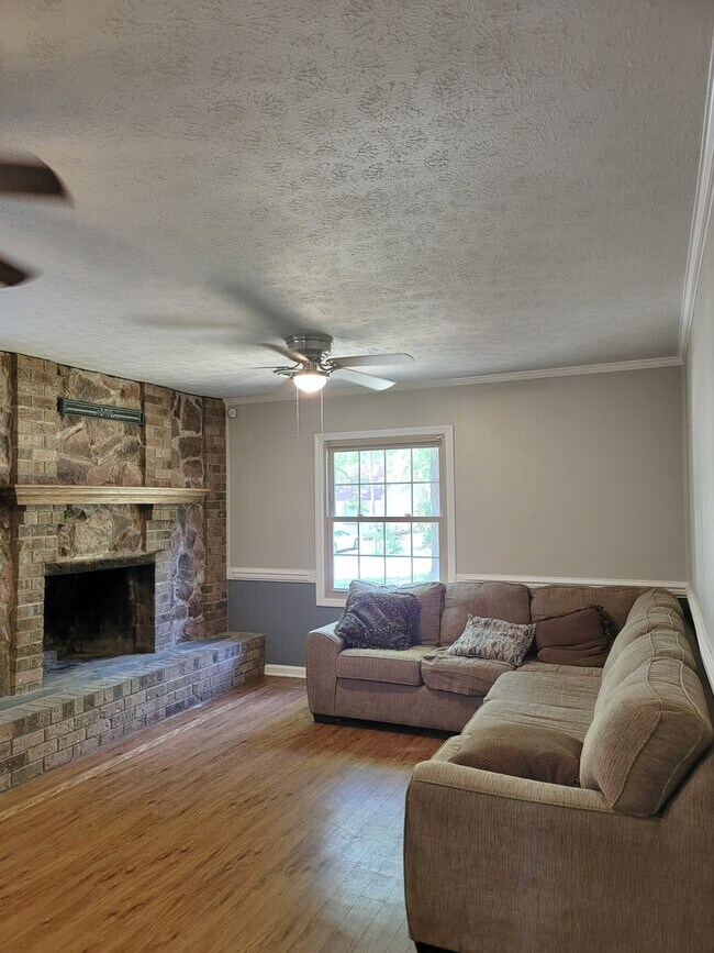 Building Photo - 268 Waxhaw Dr