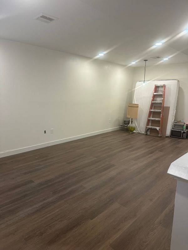 Building Photo - 136 Maple Ave