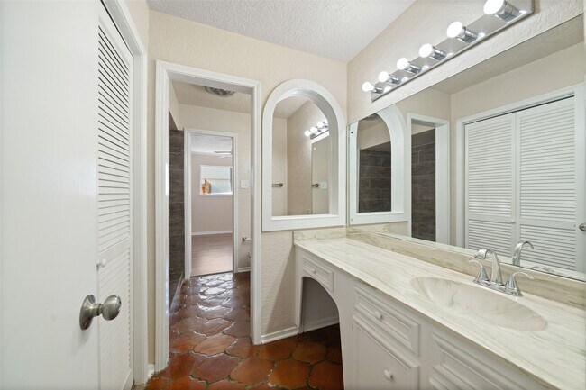 Building Photo - 19218 Enchanted Oaks Dr