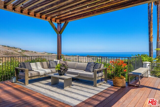 Building Photo - 5868 Zumirez Dr