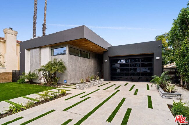 Building Photo - 4458 Mammoth Ave