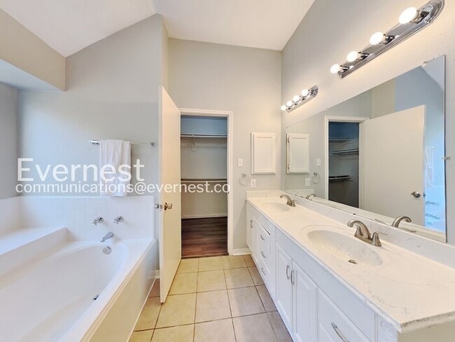 Building Photo - 4 Bed/2 Bath Home with Fenced Yard and Attached Garage / 4 Bed, 2 Bath / Pet-friendly / Available...